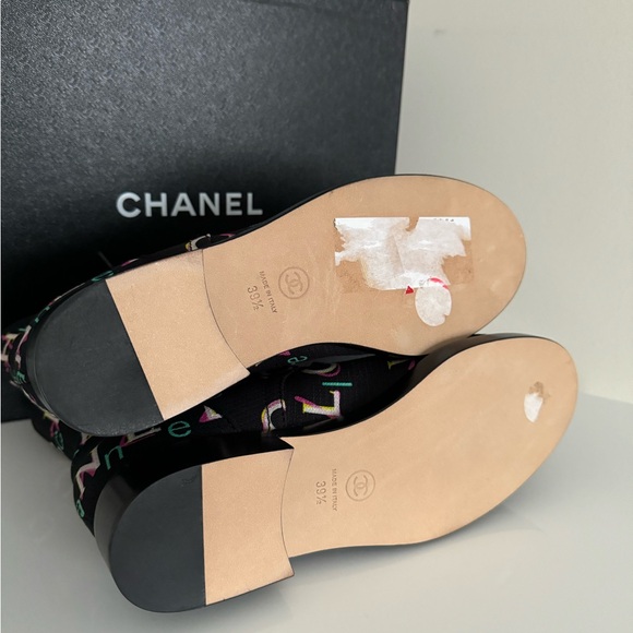 AUTH  19P $1950 CHANEL TWEED PRINTED LOGO LACE UP COMBAT BOOTS 39.5/8.5 - Picture 4 of 8